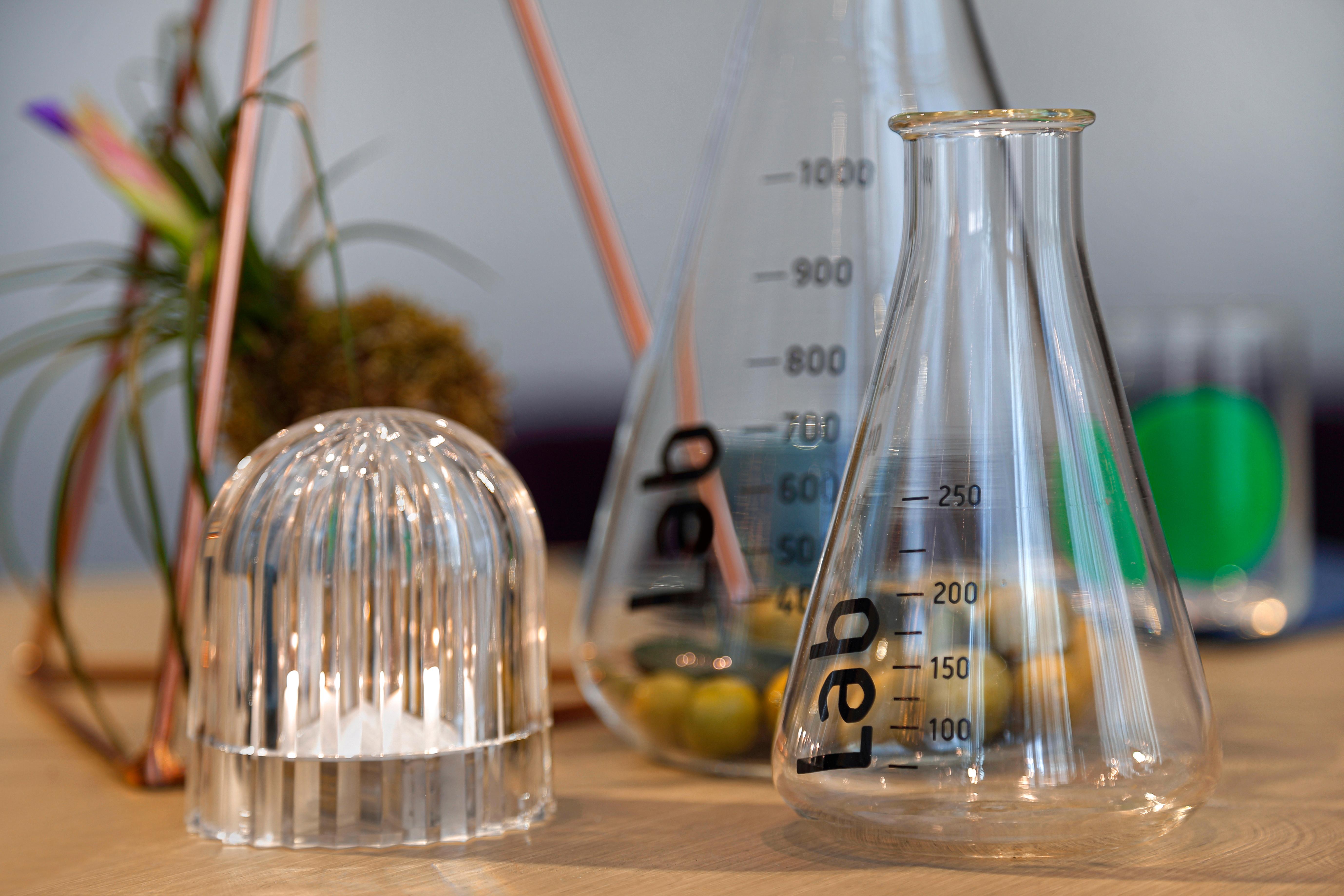 Wanda Vista Istanbul Hotel Luaran gambar Laboratory glassware